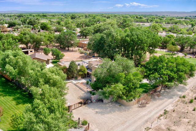 119 Rail Car Road, Corrales, NM 87048