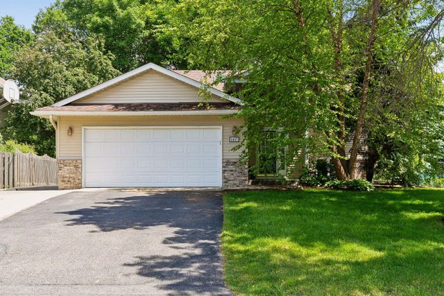 1417 Mcknight Circle, Victoria, MN 55386