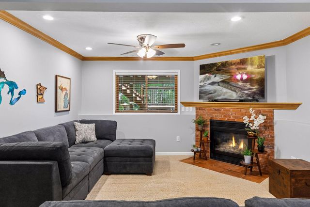 1417 Mcknight Circle, Victoria, MN 55386