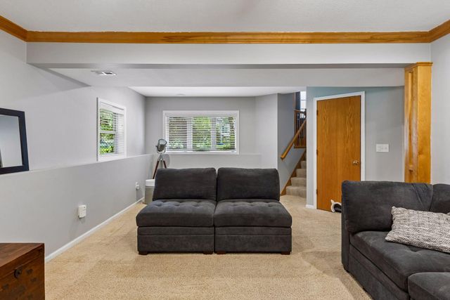 1417 Mcknight Circle, Victoria, MN 55386