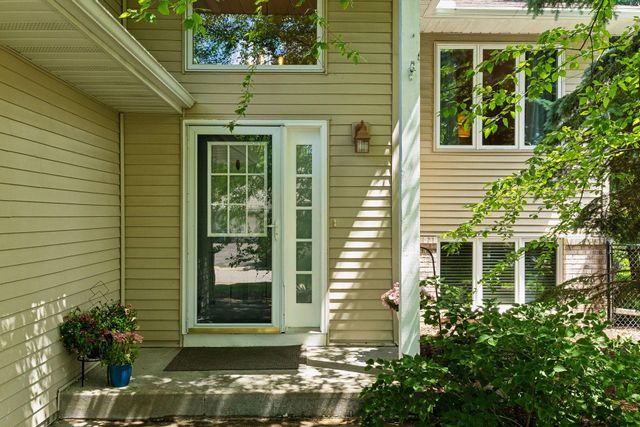 1417 Mcknight Circle, Victoria, MN 55386