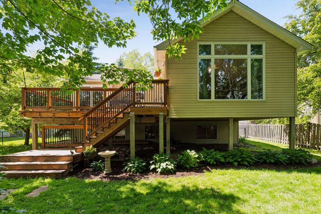 1417 Mcknight Circle, Victoria, MN 55386