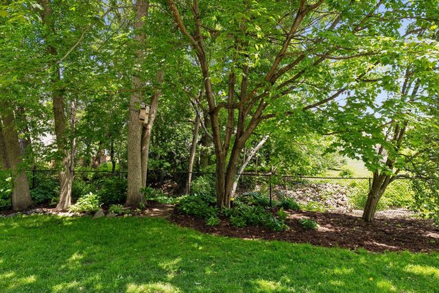 1417 Mcknight Circle, Victoria, MN 55386