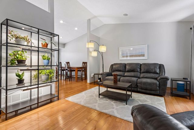 1417 Mcknight Circle, Victoria, MN 55386