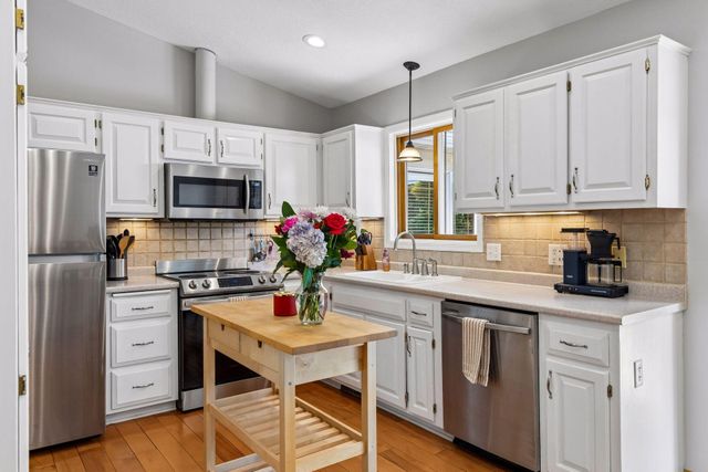 1417 Mcknight Circle, Victoria, MN 55386