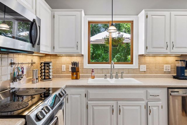 1417 Mcknight Circle, Victoria, MN 55386