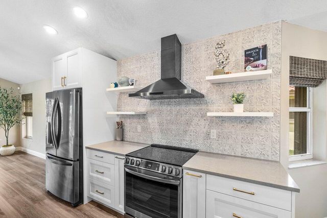 6141 Hook Lane, Boynton Beach, FL 33437
