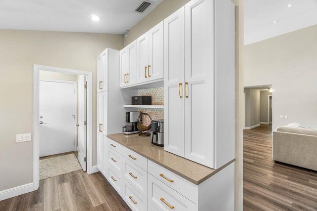 6141 Hook Lane, Boynton Beach, FL 33437
