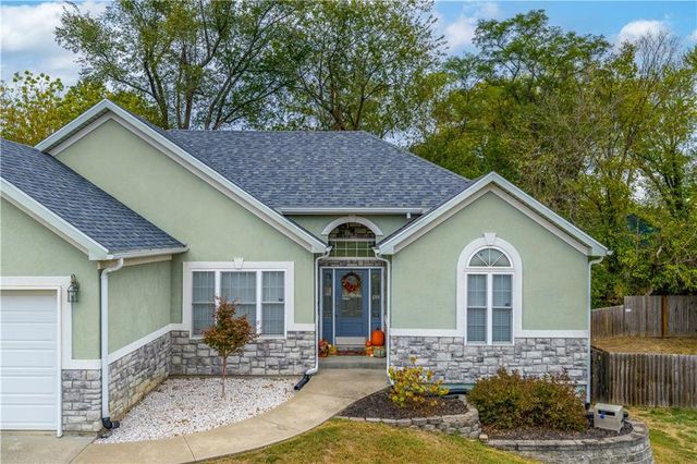 211 Westgate Circle, Warrensburg, MO 64093