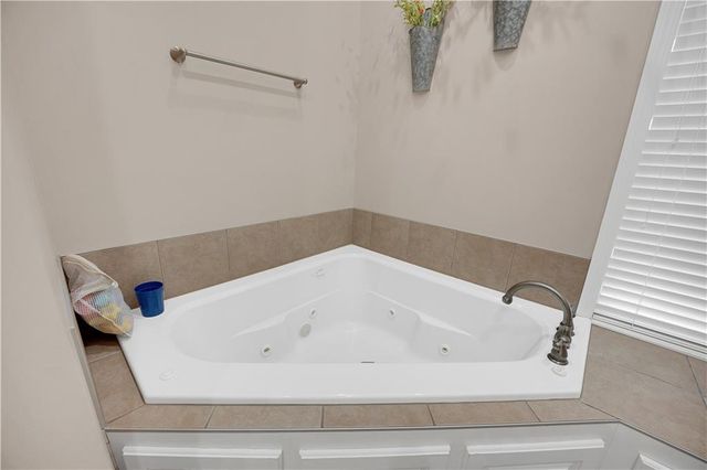 211 Westgate Circle, Warrensburg, MO 64093