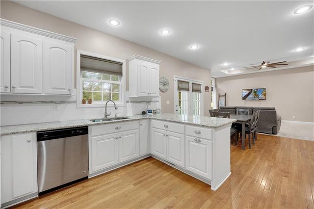 211 Westgate Circle, Warrensburg, MO 64093