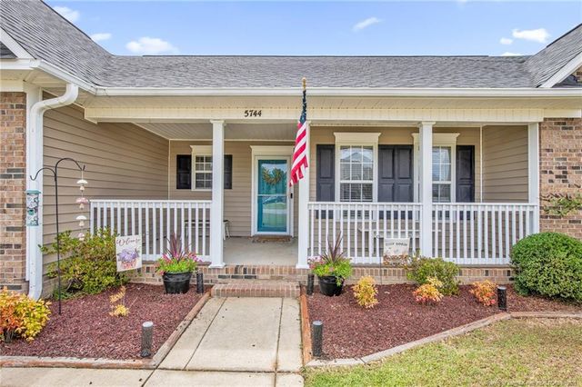 5744 Azure Drive, Hope Mills, NC 28348