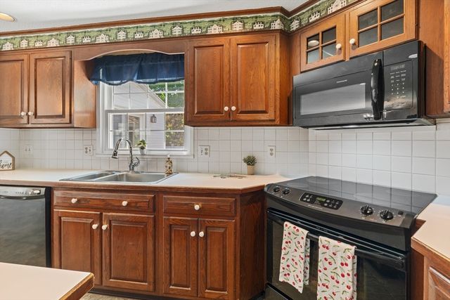 28 Pine Street, South Hadley, MA 01075