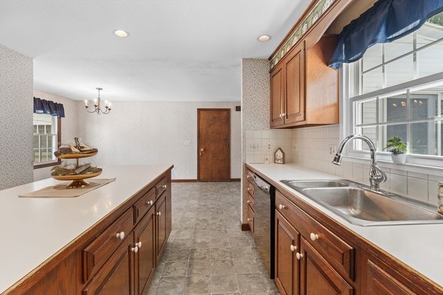 28 Pine Street, South Hadley, MA 01075