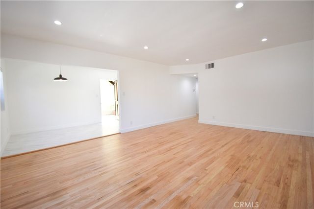 1570 N Verdugo Road B, Glendale, CA 91208