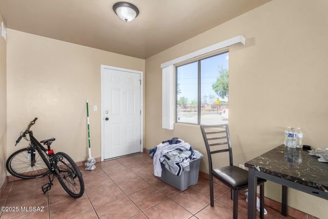 206 E Yavapai Road, Tucson, AZ 85705