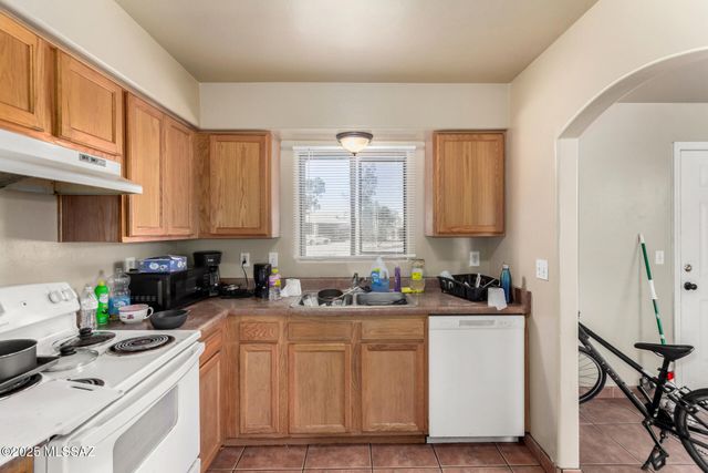 206 E Yavapai Road, Tucson, AZ 85705