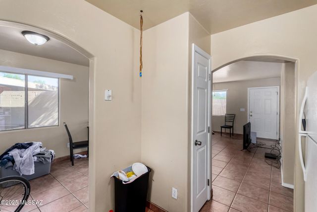 206 E Yavapai Road, Tucson, AZ 85705