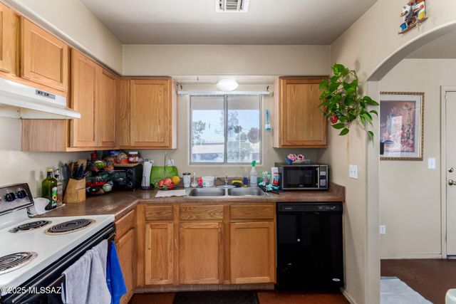 206 E Yavapai Road, Tucson, AZ 85705