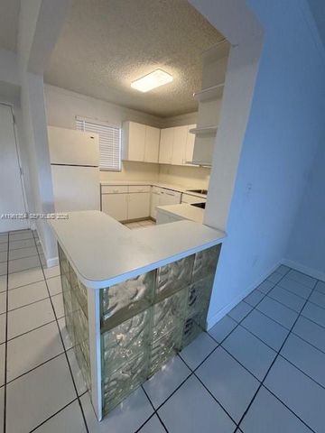 13701 Kendale Lakes Cir B-306, Miami, FL 33183