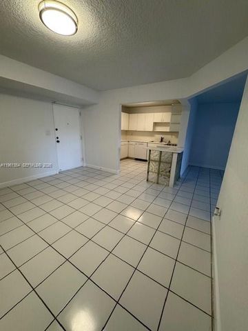 13701 Kendale Lakes Cir B-306, Miami, FL 33183