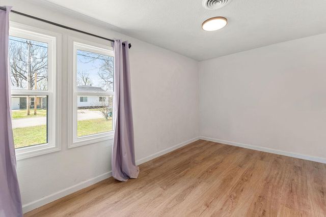 1340 N Brown Avenue, Springfield, MO 65802