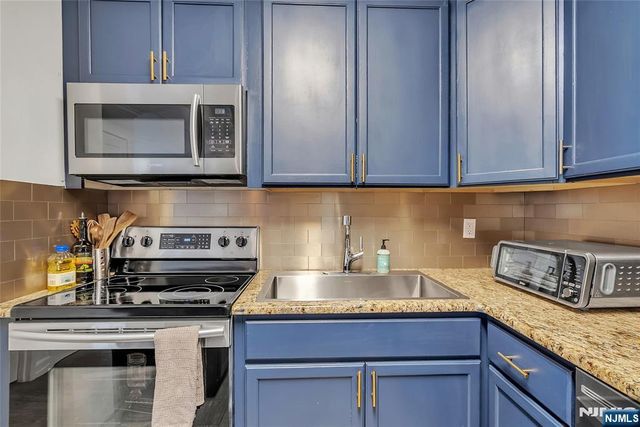 250 Gorge 21B, Cliffside Park, NJ 07010