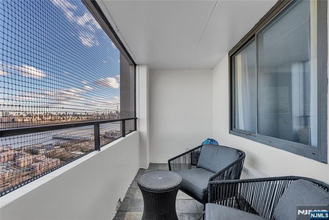 250 Gorge 21B, Cliffside Park, NJ 07010