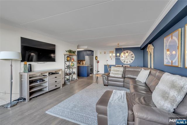 250 Gorge 21B, Cliffside Park, NJ 07010