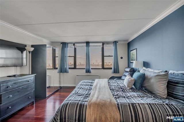 250 Gorge 21B, Cliffside Park, NJ 07010