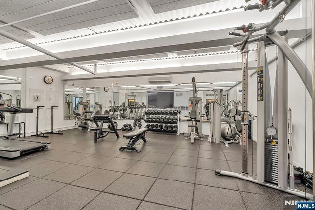 250 Gorge 21B, Cliffside Park, NJ 07010