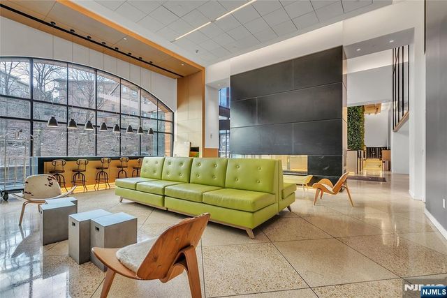 250 Gorge 21B, Cliffside Park, NJ 07010