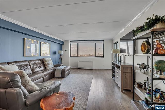 250 Gorge 21B, Cliffside Park, NJ 07010