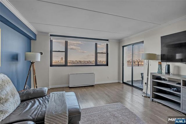 250 Gorge 21B, Cliffside Park, NJ 07010