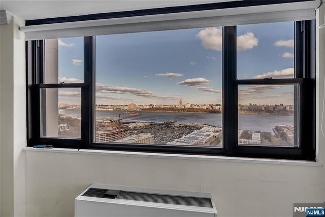 250 Gorge 21B, Cliffside Park, NJ 07010