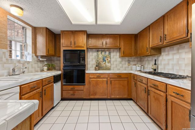 16715 Henderson Pass, San Antonio, TX 78232