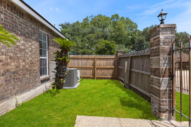 16715 Henderson Pass, San Antonio, TX 78232