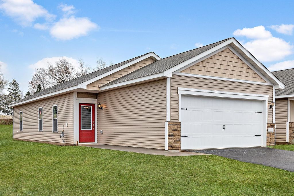 525 Redwood Street N, Cambridge, MN 55008