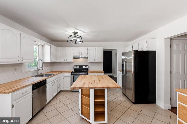 9 EATON PL, Bear, DE 19701