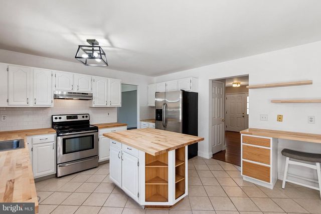 9 EATON PL, Bear, DE 19701