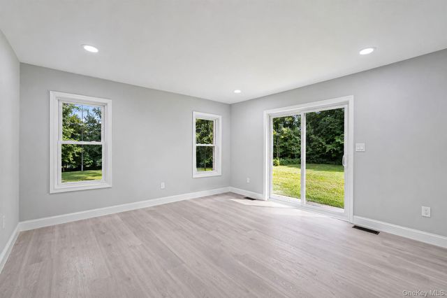 3 Cozine Road S, Center Moriches, NY 11934