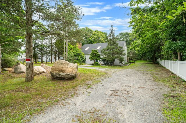 3 Cozine Road S, Center Moriches, NY 11934