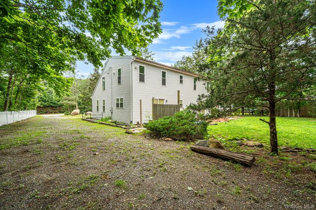 3 Cozine Road S, Center Moriches, NY 11934