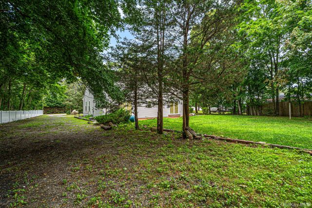 3 Cozine Road S, Center Moriches, NY 11934
