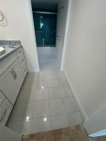 881 Ocean Dr 10D, Key Biscayne, FL 33149