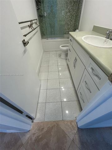 881 Ocean Dr 10D, Key Biscayne, FL 33149