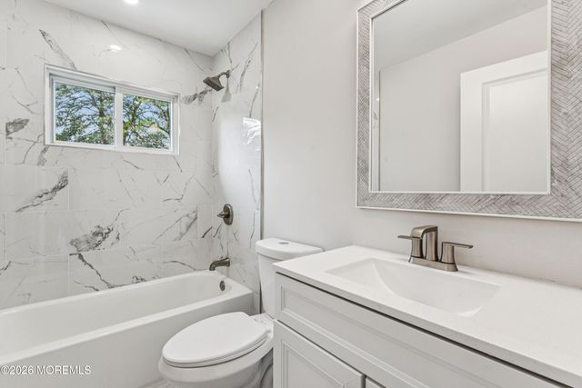 886 Raleigh Drive, Toms River, NJ 08753