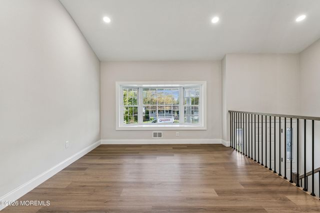 886 Raleigh Drive, Toms River, NJ 08753