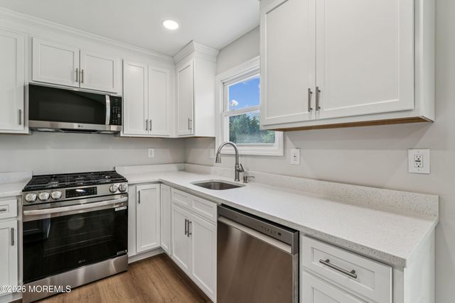 886 Raleigh Drive, Toms River, NJ 08753