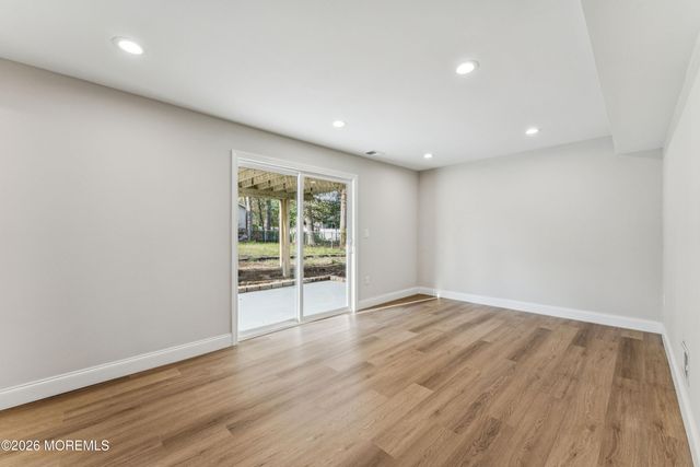 886 Raleigh Drive, Toms River, NJ 08753